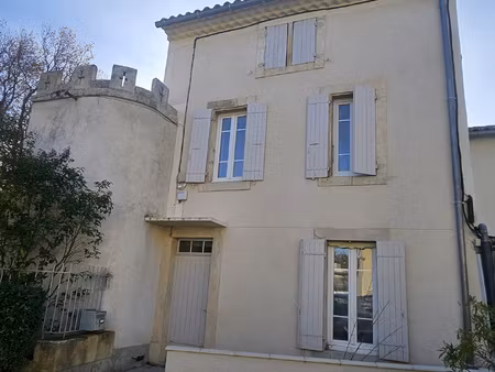 à camaret-sur-aigues (84)  villa de 92 m2 à louer avec terra