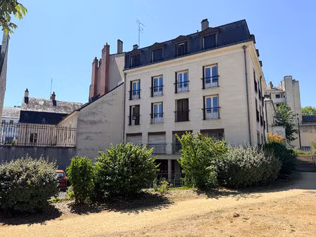 nevers plein centre ville  vue place carnot !!! appartement de 3 pces avec parking et asce