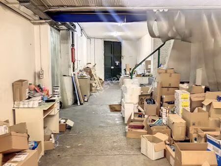 montreuil  croix de chavaux proche métro et commerces  local industriel et commercial