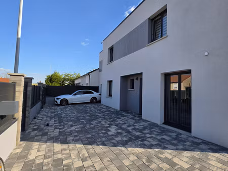 grande maison familiale contemporaine individuelle