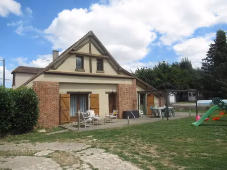 charmante longère avec sa piscine à deux pas de bréval!!!