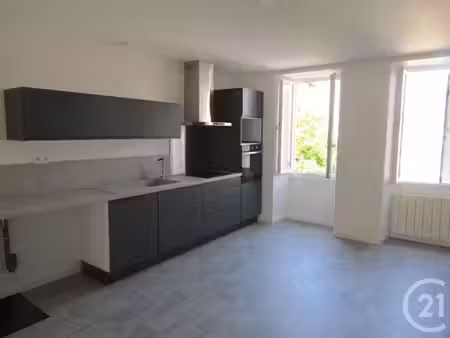 appartement f5 à louer - 5 pièces - 101 85 m2 - chef boutonne - 79 - poitou-charentes