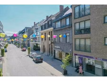 handelspand met ruim magazijn in winkelstraat