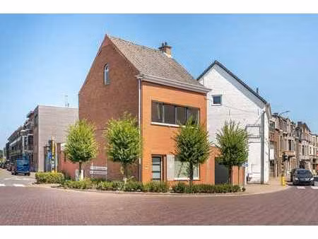 charmante woning met 4 kamers.