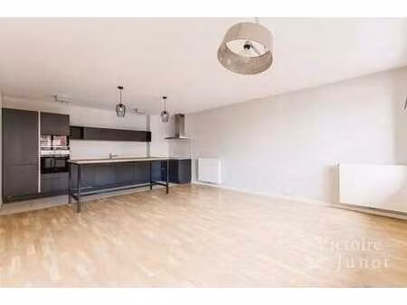 châtelain/janson - superbe appartement 2 chambres avec parki