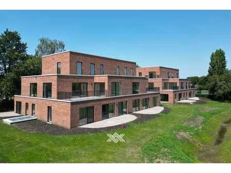 appartement met 2 slaapkamers en ruim terras in parktuin
