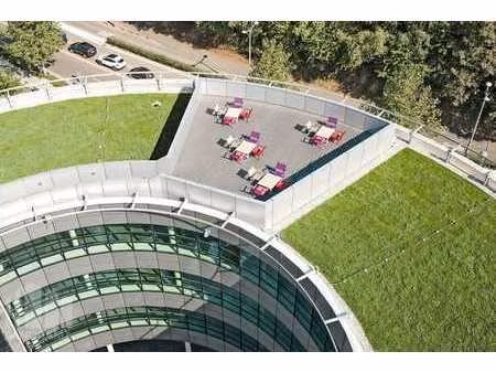 bureau moderne de 811 m² à louer avec des équipements hau...