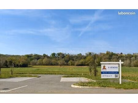 terrain viabilisé de 1237 m²