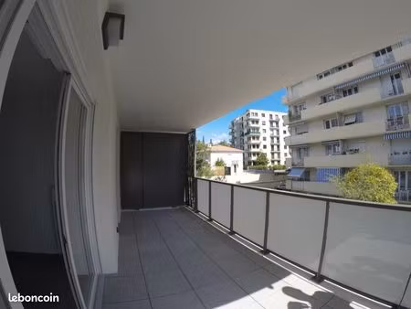 t2 42 m² avec terrasse proche quartier des arceaux  montpellier