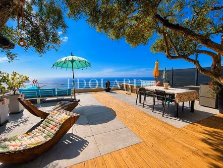 roquebrune cap martin  trois pièces avec spectaculaire terrasse  petite piscine privée et 