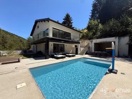 villa contemporaine familiale de 200 m² avec piscine et prestations haut de gamme