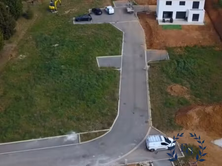 dernier lot terrain 670 m² à meyreuil (vieux village)