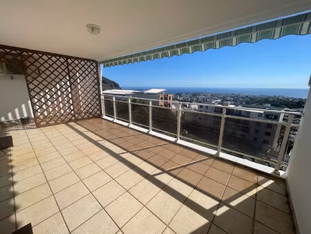 bellepierre  spacieux appartement t4 vue mer