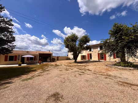 vente ferme 8 pièces 225 m² à pellegrue (33790)  395 000 €