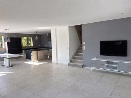 maison - 111.23m ²