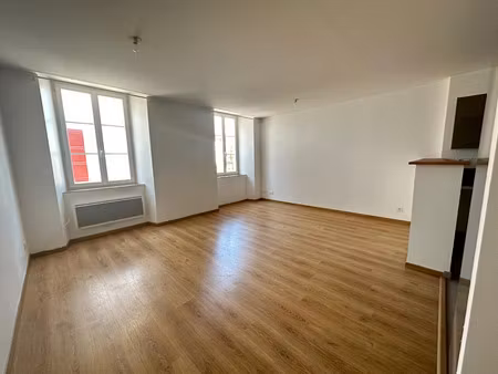 location appartement 2 pièces 45 m² à saint-palais (64120)