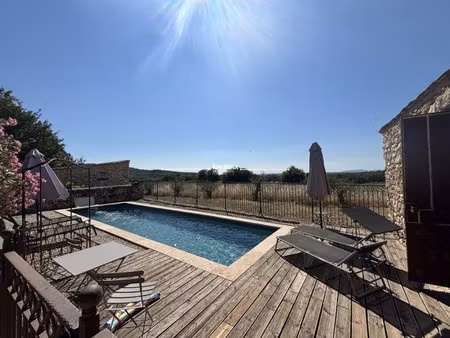 mas en pierre de caractère  calme absolu  vue panoramique et prestations de qualité.