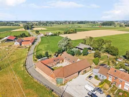 splendide ferme en carré de 317m² au cœur de saint-léger
