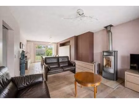 maison soignée avec 4 chambres  garage avec allée et jardin