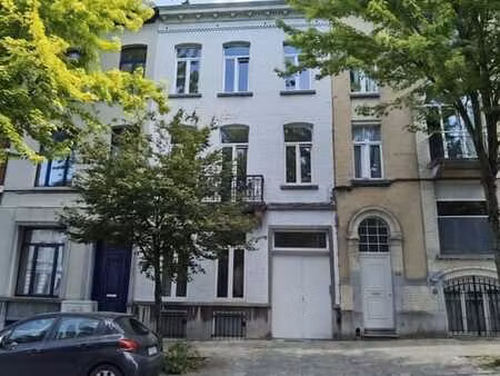 rez-de-chaussée avec cour