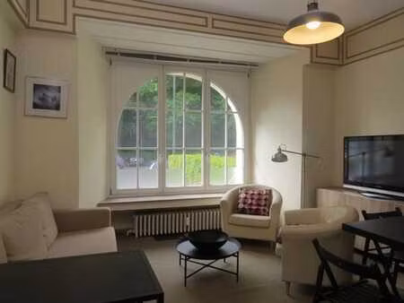 studio meublé à louer en face du bois de la cambre.