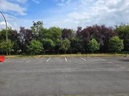 5 emplacements de parking à louer en extérieur