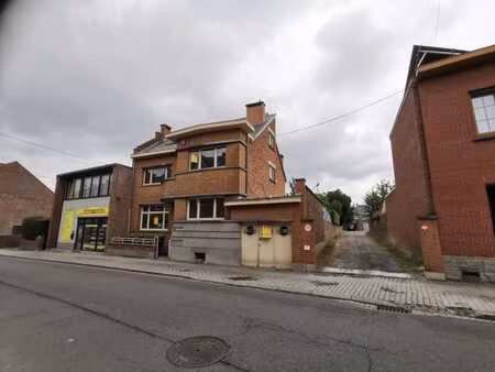 hornu un garage fermé et 5 emplacements de parking à louer