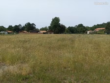 terrain 402 m² gastes