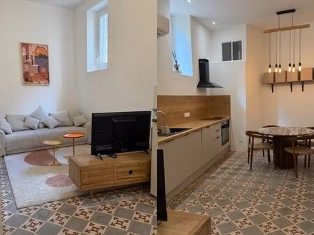 à louer – appartement meublé 66 m² – centre-ville d’arles