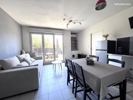très joli t2 avec terrasse et box fermé