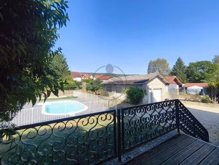 maison 8 pièces avec piscine à marchaux-chaudefontaine