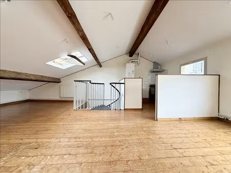 appartement - 2ème étage - 60 12 m2 - 3 pièces - non meublé