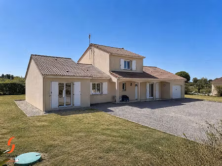 a vendre  maison de plain pied 5 chambres et un bureau  jardin de 1390m2