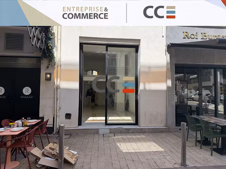 location commerce 54 m² à cannes (06400)