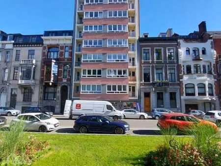 bel appart. 2 ch.   campagne en ville. en bordure de parc.