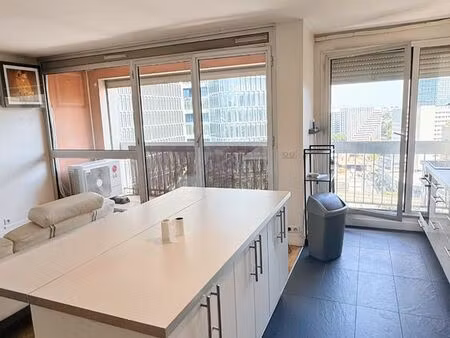 puteaux – t2 meublé 59 m² – parking – balcon – climatisation
