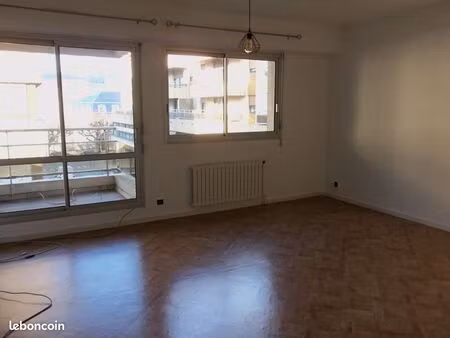 studio avec place de parking