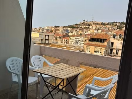 f2 meublé – 26 m² – sète centre