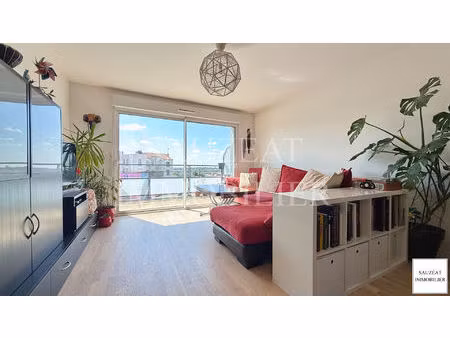 bagneux - appartement 3 pièces avec terrasse de 14m² - plein coeur de la place dampierre