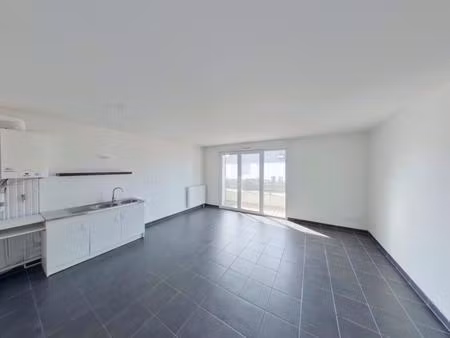 la riche centre - t3 exposé sud avec balcon  calme et pratique