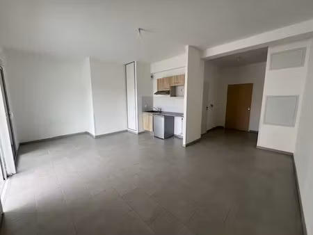 location appartement 1 pièce 34 m² à la rochelle (17000)