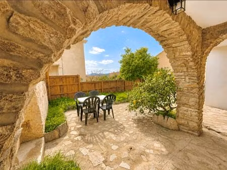 à vendre - très beau t2 + vaste extérieur proche plage le lavandou