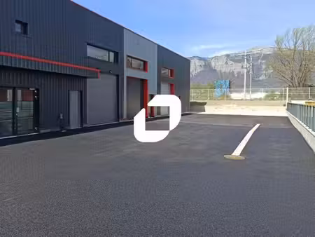 location local d’activités 234m²