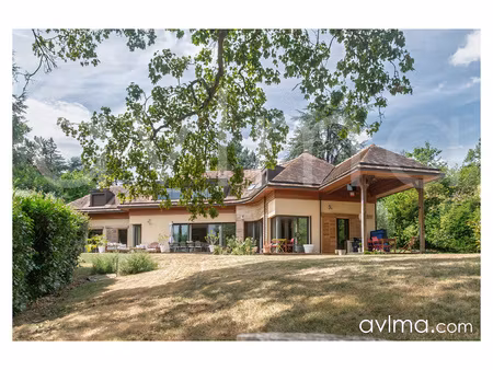 maison familiale dans un environnement privilégié