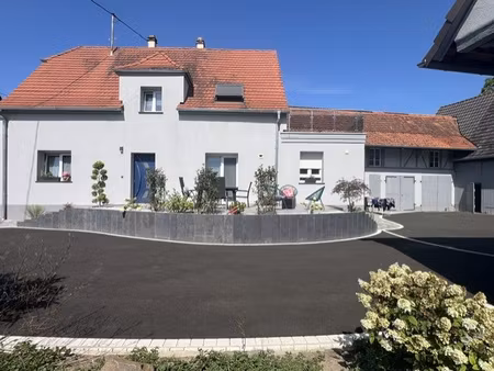belle maison rénovée spacieuse avec dépendances et terrain à