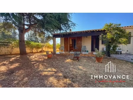 rare-villa de plain-pied sur un terrain clos et arboré