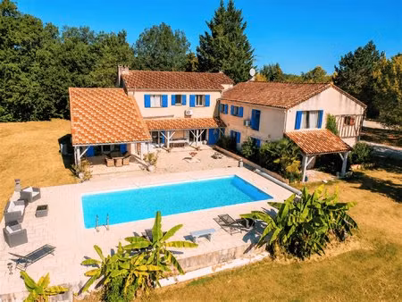 spacieuse maison familiale et domaine équestre