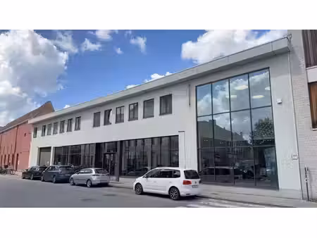 showroom met magazijn te huur aan het handelsdok in gent