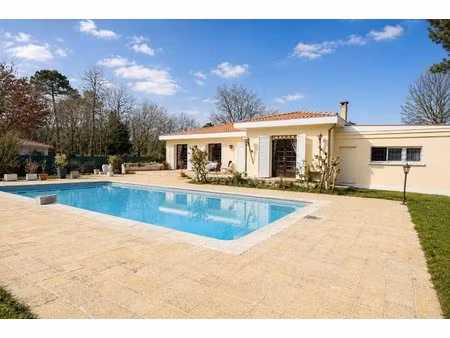 gradignan propriété de 200 m2 sur 6 000 m2 avec piscine et potentiel foncier