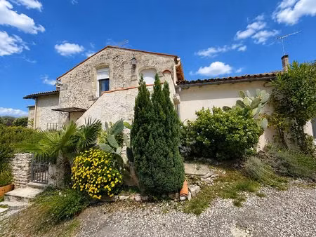 maison de charme avec un grand garage